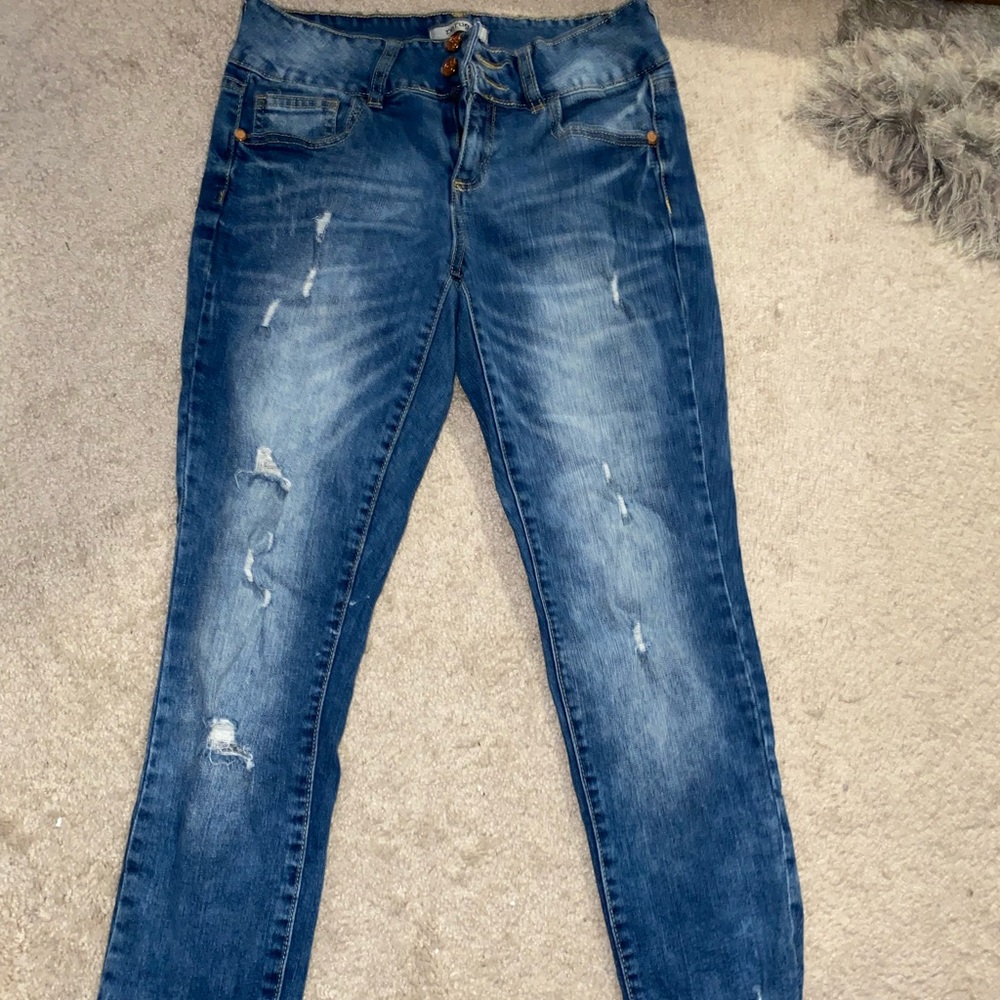 Refuge size 4 Distressed Skinny Jeans